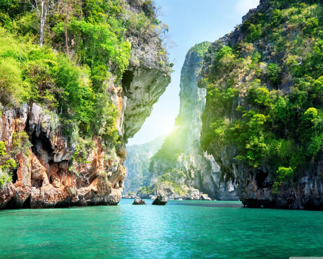 Large body of water surrounded free wallpaper for desktop - medium preview image