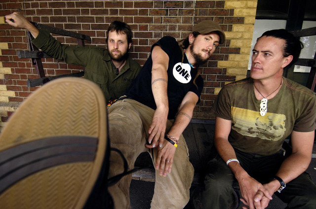 Three men bench arms in free wallpaper for desktop - medium preview image