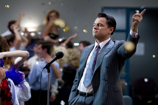 Man suit tie microphone confetti free wallpaper for desktop - medium preview image