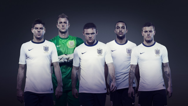 Soccer team men uniforms holding free wallpaper for desktop - medium preview image