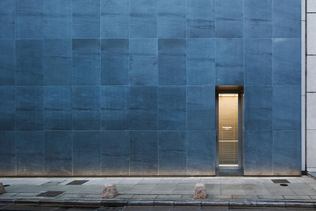 Blue building door sidewalk front free wallpaper for desktop - medium preview image
