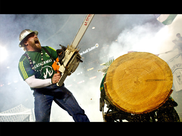 Man chainsaw tree stump stage free wallpaper for desktop - medium preview image