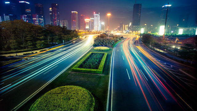 City street night traffic light free wallpaper for desktop - medium preview image