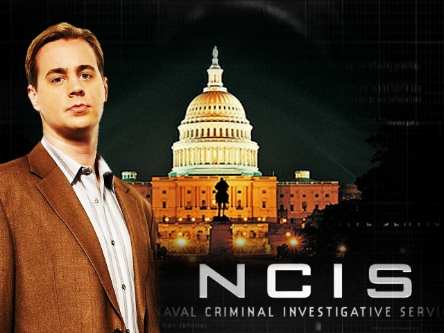 Man in suit capitol building free wallpaper for desktop - medium preview image