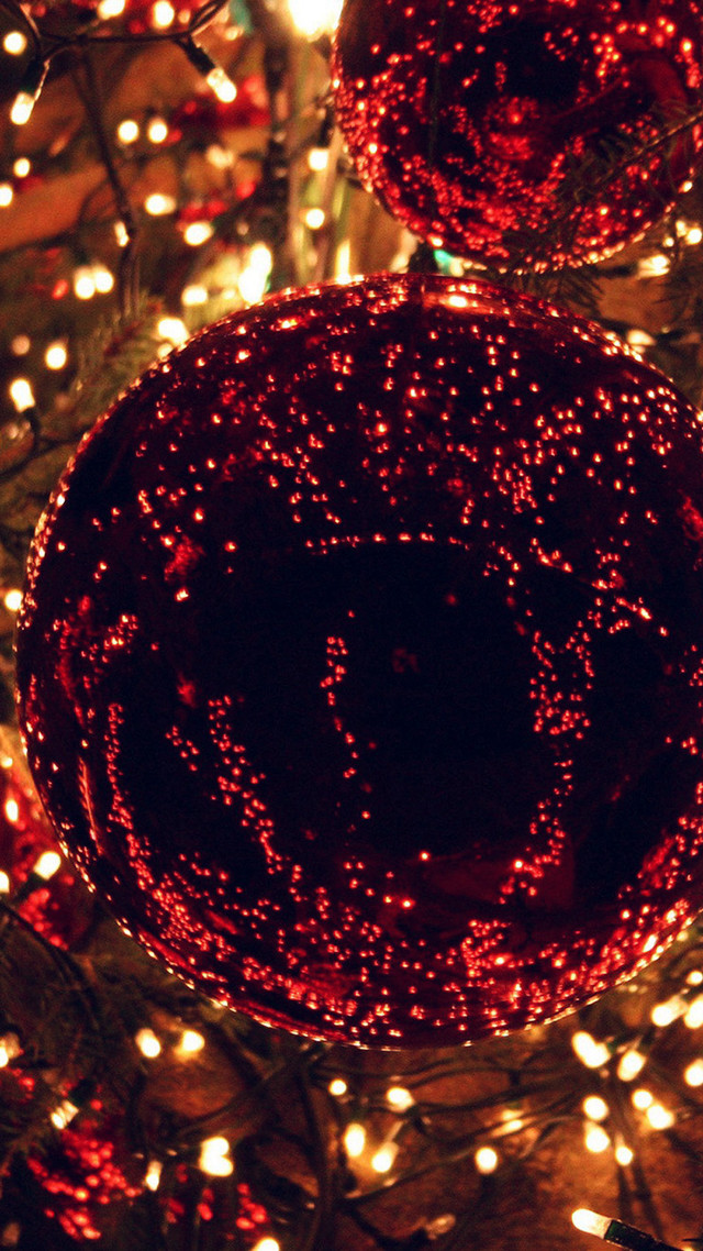 Christmas tree red ball lights free wallpaper for mobile - medium preview image
