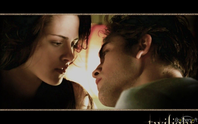 Man woman kissing twilight saga free wallpaper for desktop - medium preview image