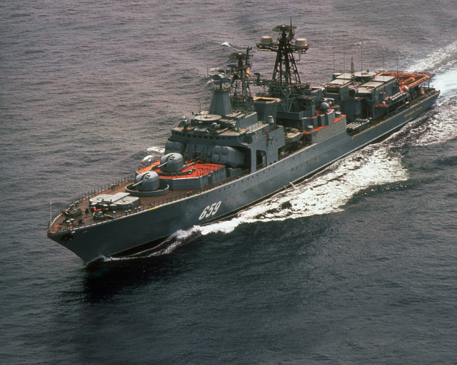 Large ship sailing tug boat free wallpaper for desktop - medium preview image