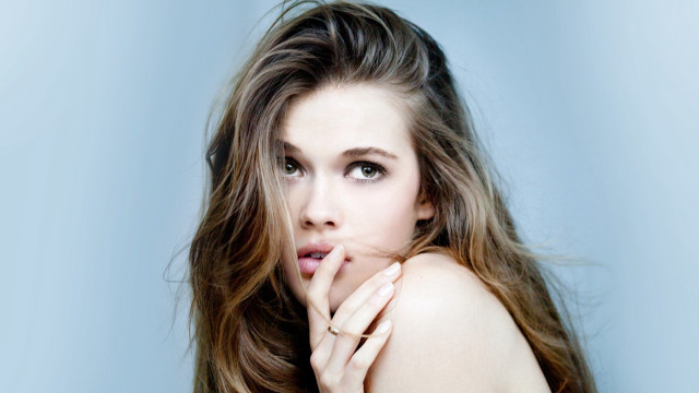 Woman long hair posing hand #5 free wallpaper for desktop - medium preview image