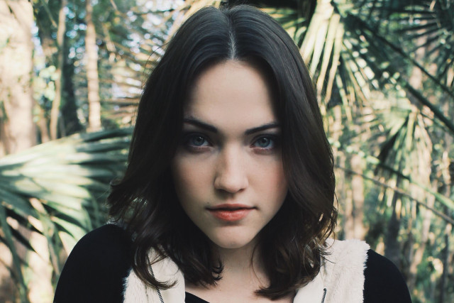 Woman black white shirt jacket #2 free wallpaper for desktop - medium preview image