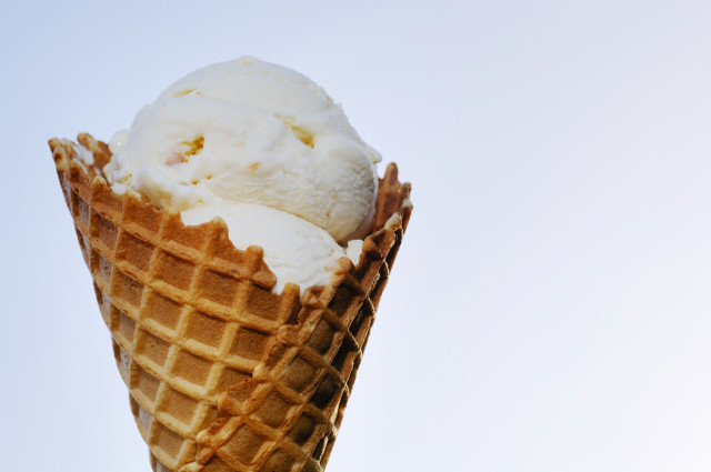 Ice cream waffle cone sunny free wallpaper for desktop - medium preview image