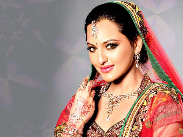 Woman red green bridal outfit free wallpaper for desktop - medium preview image