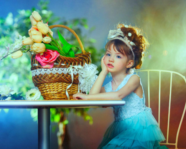 Little girl table basket flowers free wallpaper for desktop - medium preview image