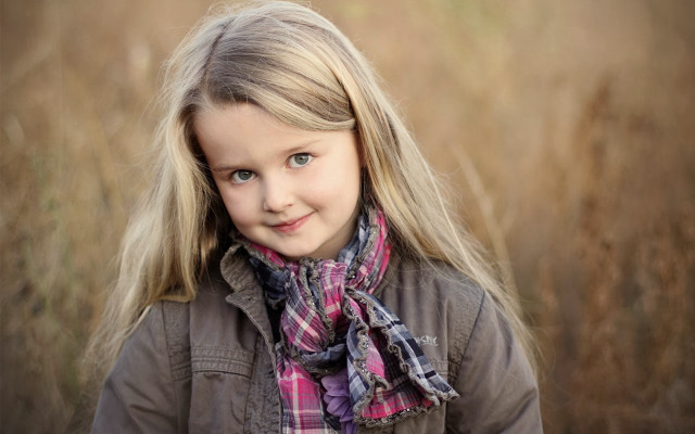 Young girl scarf pose field free wallpaper for desktop - medium preview image