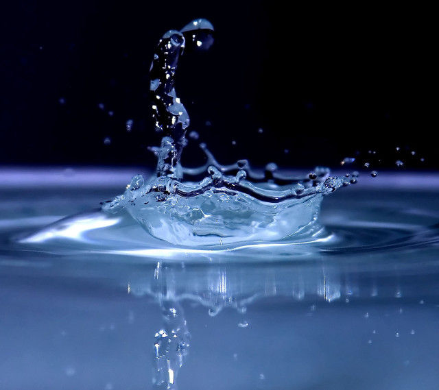 Water splash blue black white free wallpaper for tablet - medium preview image