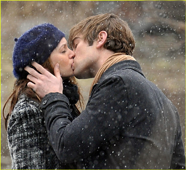 Man woman kissing snow hat free wallpaper for tablet - medium preview image
