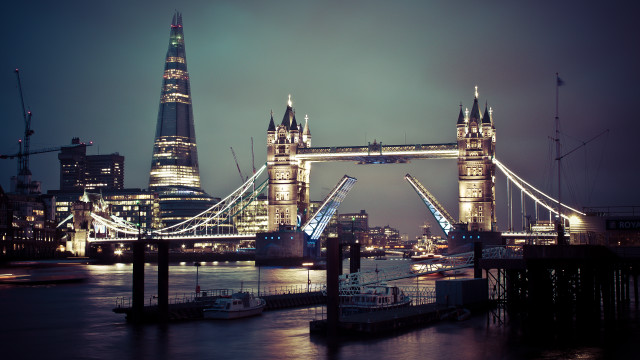 Bridge clock tower night cityscape free wallpaper for desktop - medium preview image