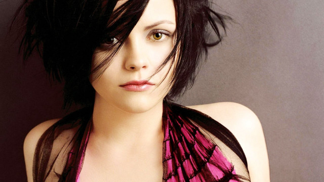 Gothic beautiful blackhair pinktop windpose free wallpaper for desktop - medium preview image