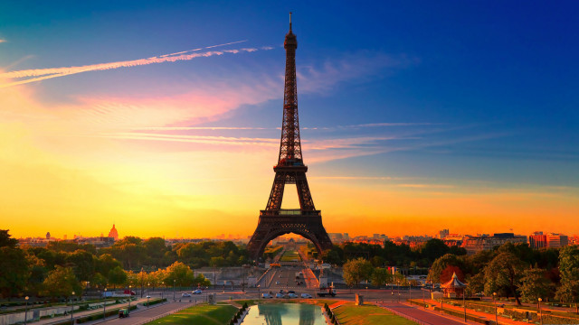 Eiffel tower lit sunset paris free wallpaper for desktop - medium preview image