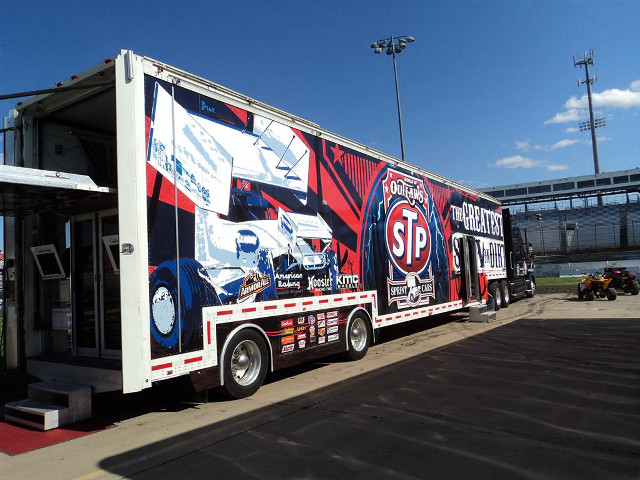 Large truck trailer parking lot free wallpaper for desktop - medium preview image