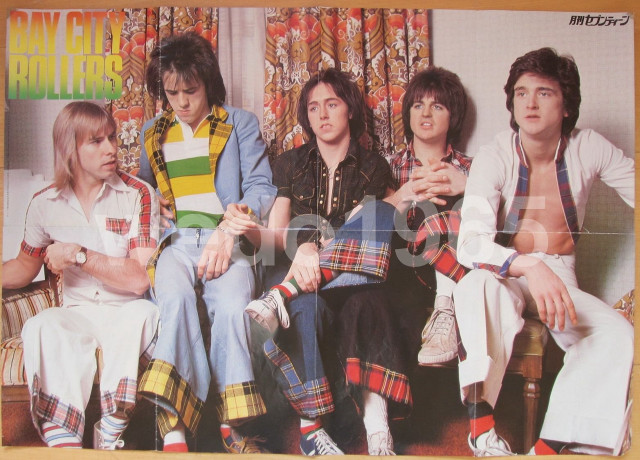 Group people couch room curtains free wallpaper for desktop - medium preview image