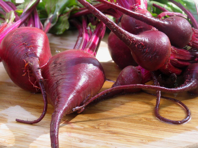 Red onions cutting board greens free wallpaper for desktop - medium preview image