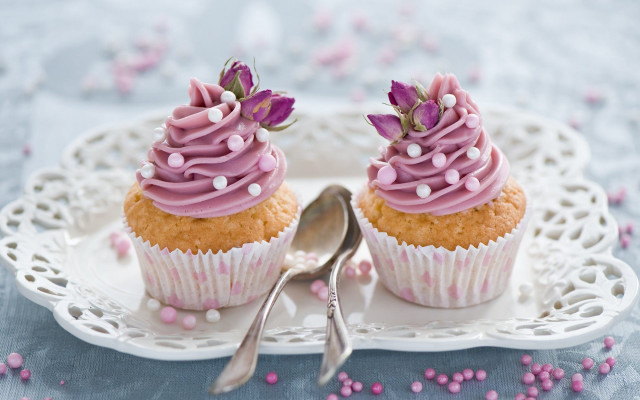 Cupcakes pink frosting white plate free wallpaper for desktop - medium preview image