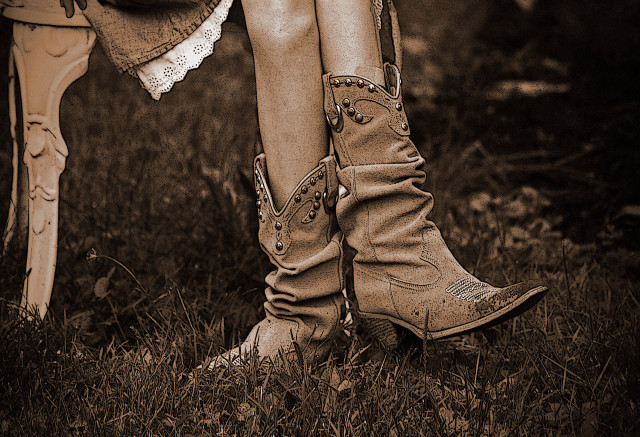 Woman cowboy boots grass legs free wallpaper for desktop - medium preview image
