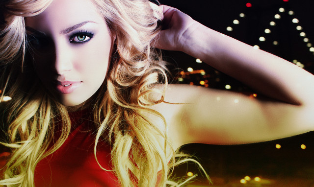 Blonde woman city skyline matte free wallpaper for desktop - medium preview image