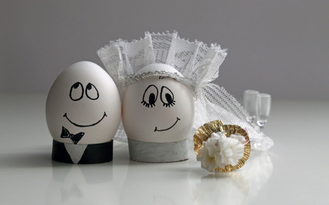 Eggs faces wine ring lace free wallpaper for desktop - medium preview image