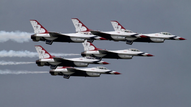 Jets formation sky smoke flying free wallpaper for desktop - medium preview image