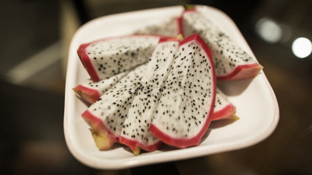 Fruit plate cut half black free wallpaper for desktop - medium preview image