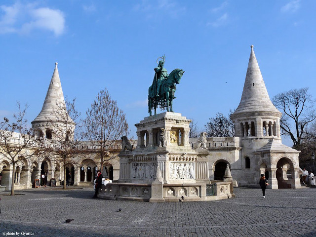 Statue man horse building towers free wallpaper for desktop - medium preview image