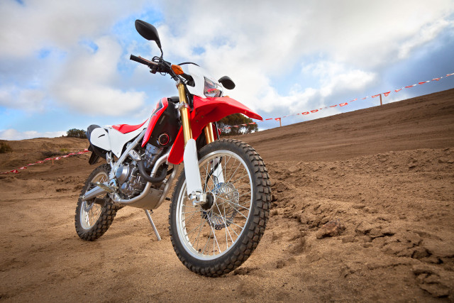 Red dirt bike fence desert free wallpaper for desktop - medium preview image