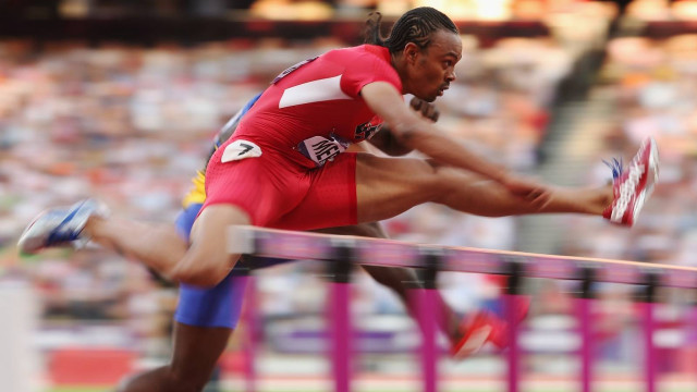 Man running hurdle stadium crowd free wallpaper for desktop - medium preview image