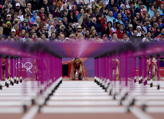 Group people pink chairs stadium free wallpaper for desktop - medium preview image