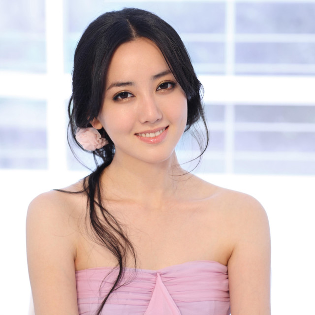 Woman pink dress flower hair #2 free wallpaper for tablet - medium preview image