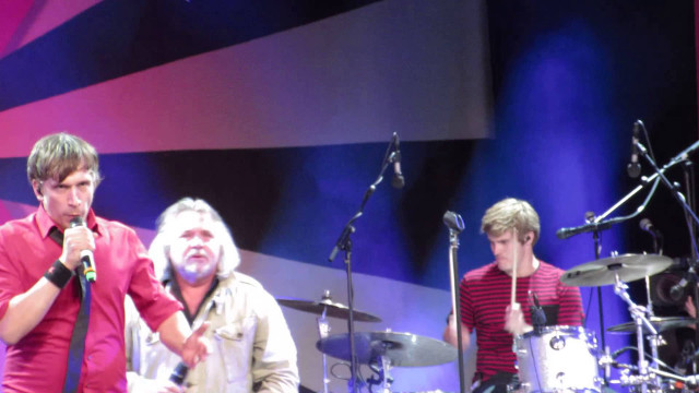 Stage performance group microphones band free wallpaper for desktop - medium preview image