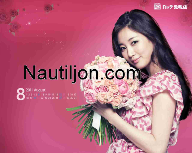 Woman holding bouquet flowers pink free wallpaper for desktop - medium preview image