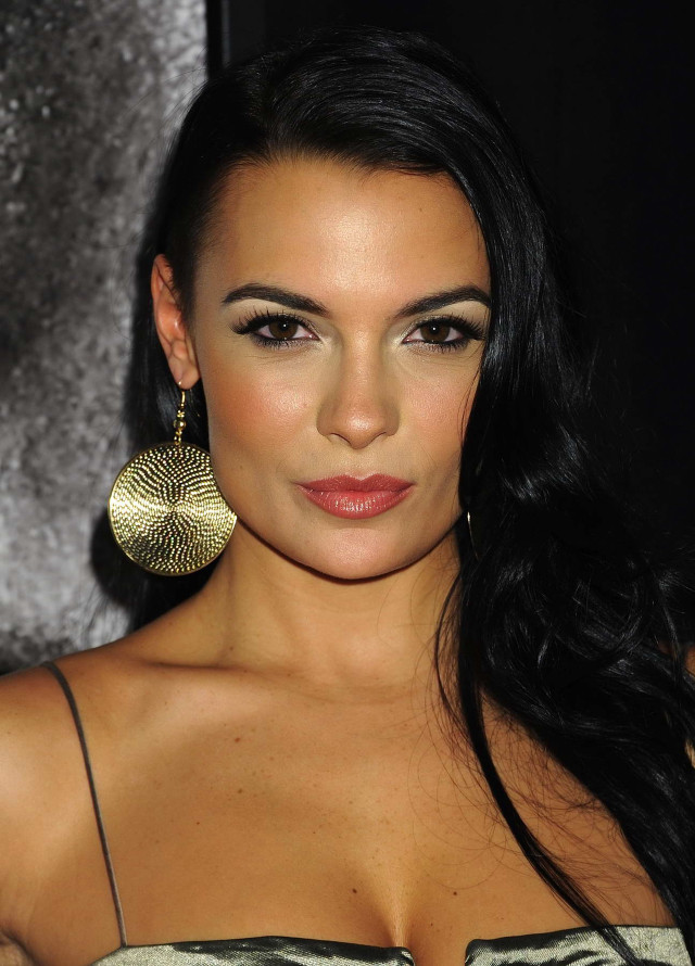 Araceli gilbert woman long hair free wallpaper for mobile - medium preview image