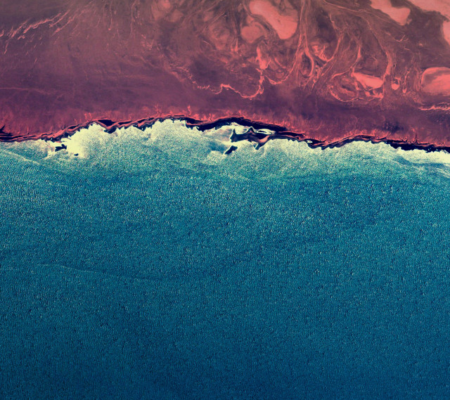 Red blue ocean wave shore free wallpaper for tablet - medium preview image