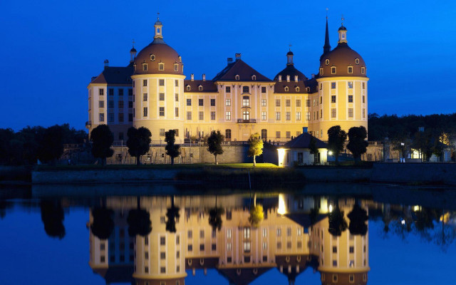 Castle reflection water night blue free wallpaper for desktop - medium preview image