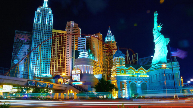 City statue liberty night buildings free wallpaper for desktop - medium preview image