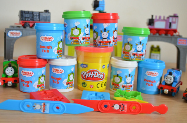 Toys table train background toy free wallpaper for desktop - medium preview image