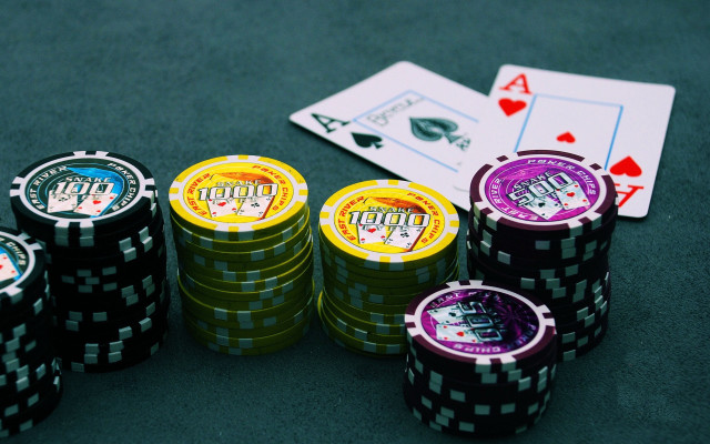 Poker table chips cards pair free wallpaper for desktop - medium preview image