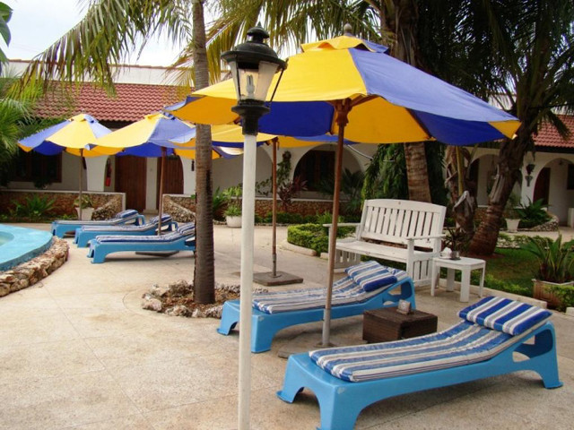 Blue yellow lounge chairs umbrellas free wallpaper for desktop - medium preview image