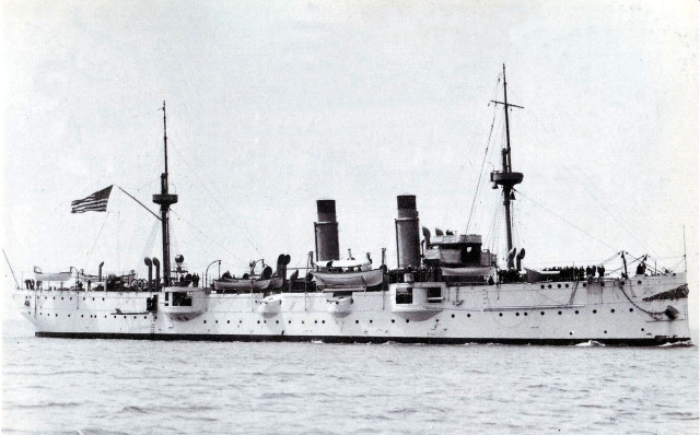 Large white ship water flag #2 free wallpaper for desktop - medium preview image