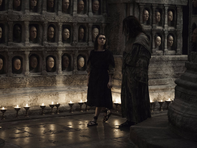 Woman man room heads wall free wallpaper for desktop - medium preview image