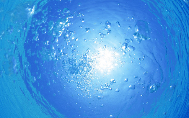 Blue ocean bubbles sun underwater free wallpaper for desktop - medium preview image
