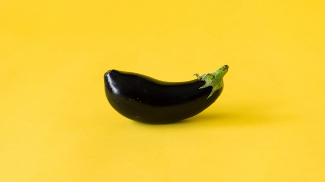 Black eggplant green frog minimalism free wallpaper for desktop - medium preview image