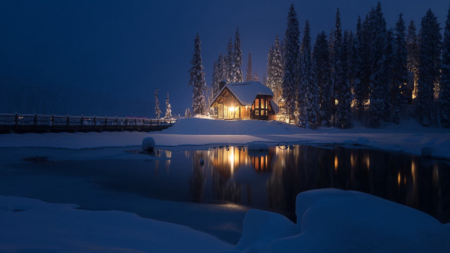 Cabin lake snow trees night free wallpaper for desktop - medium preview image